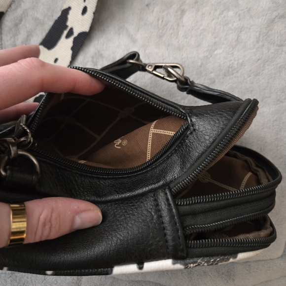 Wrangler Black and White Crossbody Bag - Picture 6 of 6